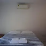 Suite Com Banheiro Privativo, Ar-Condicionado A 5 Minutos Da Praia!